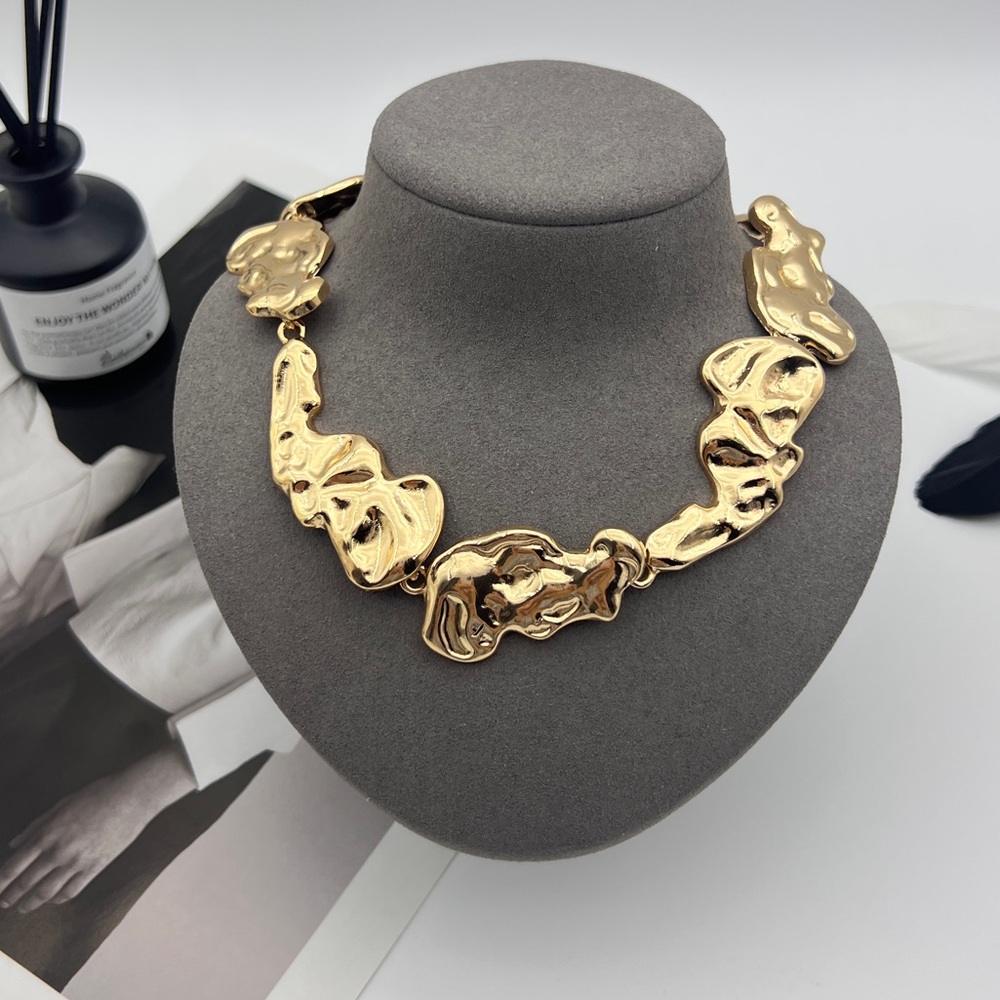 Elegant Gold Necklace